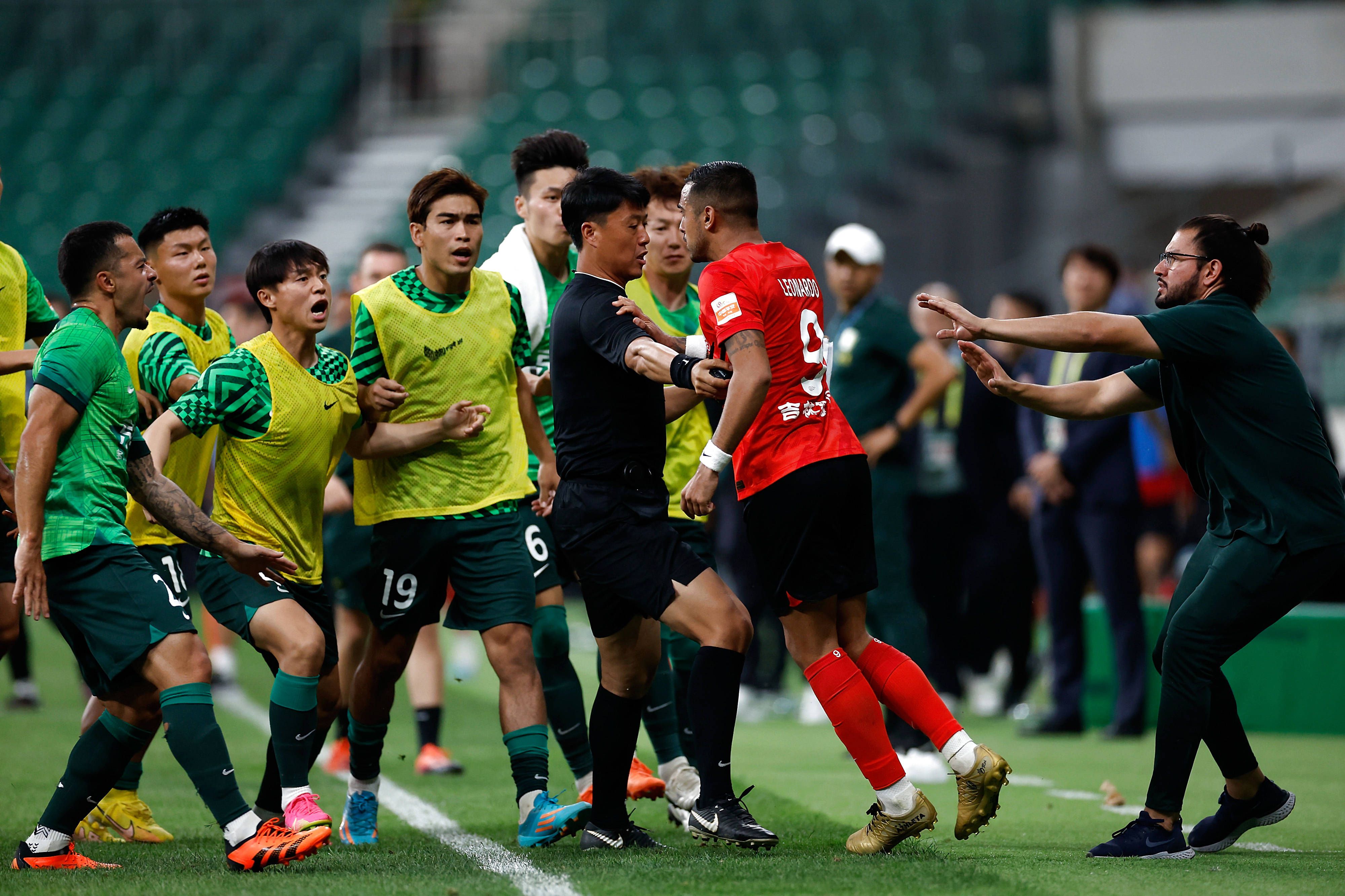 西甲-赫罗纳1-1毕尔巴鄂竞技 齐甘科夫、伊尼亚基-威廉斯破门北京时间11月28日西甲 联赛 第14轮，赫罗纳主场对阵毕尔巴鄂竞技。